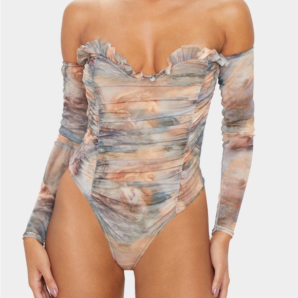 PrettyLittleThing Bodysuit - Picture 2 of 5